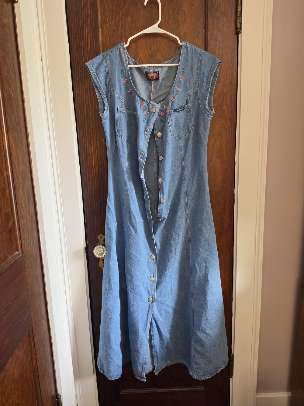 Sleeveless Blue Denim Button-Front Dress with Embroidered Detail